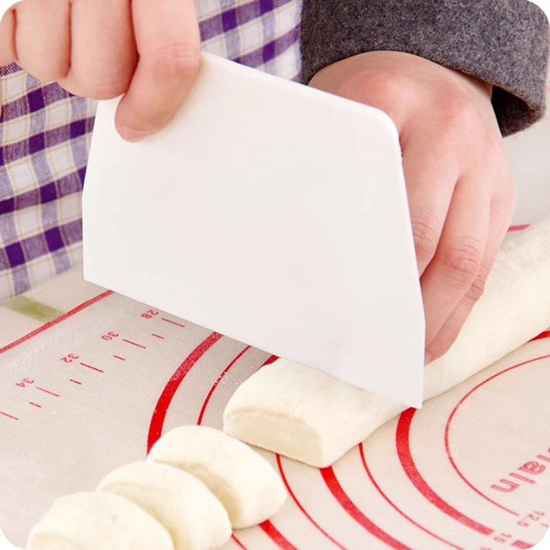 1pcs Useful Curved Cream Spatu - Dough Scraper Curved recension och pris